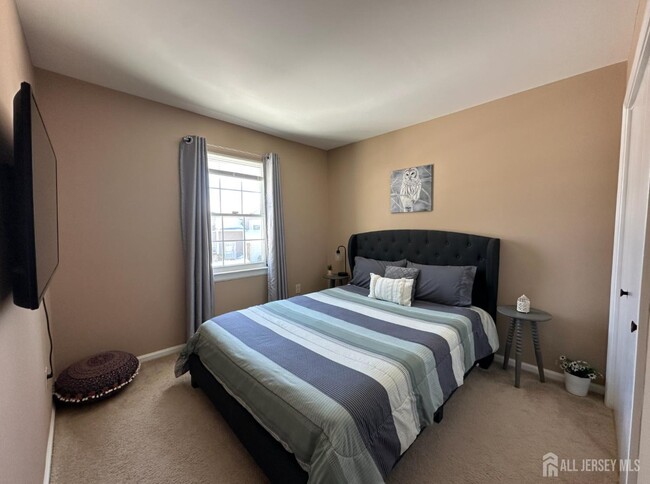 Building Photo - 39 Renaissance Ln