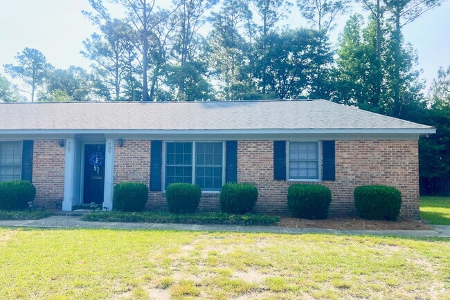 Building Photo - 709 Montclair Dr