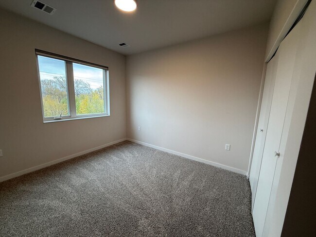 Building Photo - Northern Point Apartments