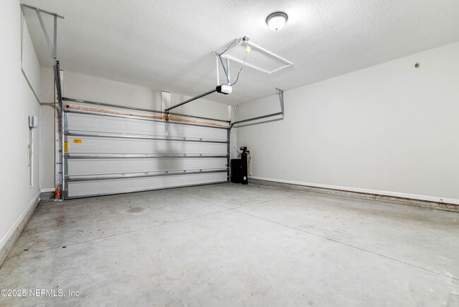 Building Photo - 85461 Amaryllis Ct