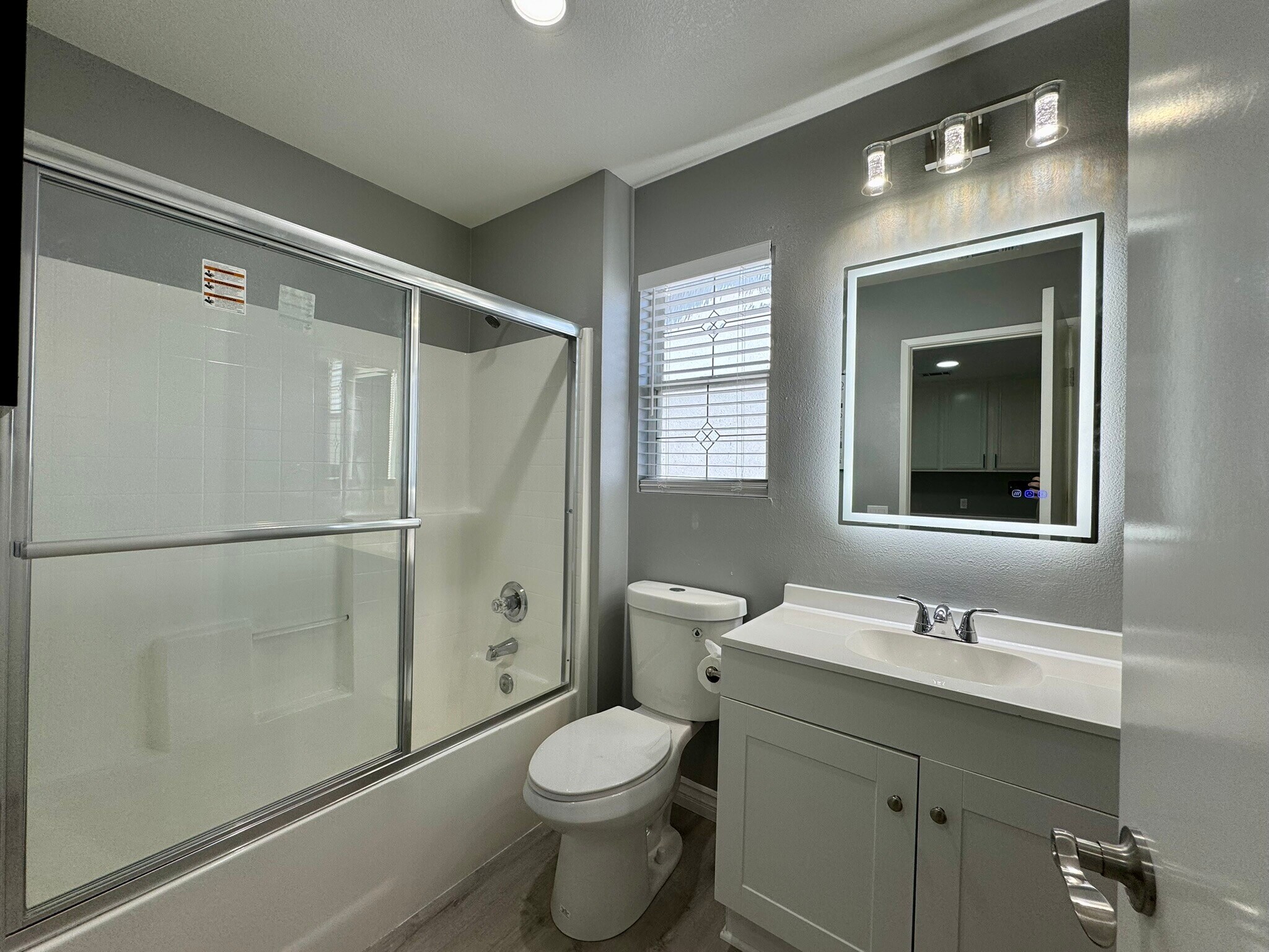 Hall bath shared by secondary bedrooms - 16224 Chadwick Ct
