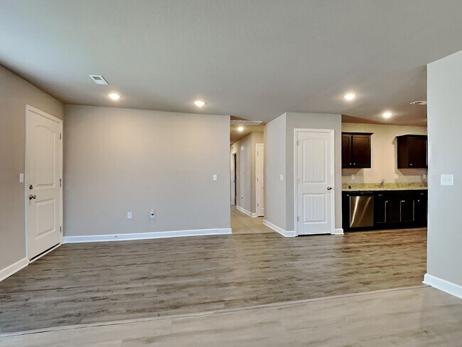 Building Photo - Charming 3-Bed, 2-Bath Home in Blue Springs