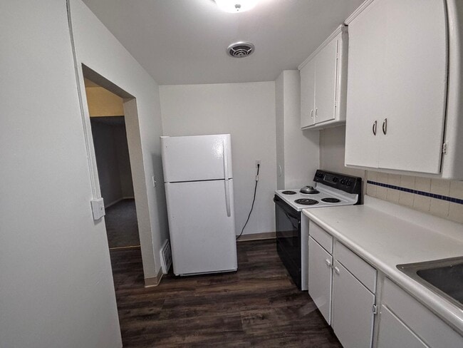 Building Photo - 5617 E Parkwater Ave