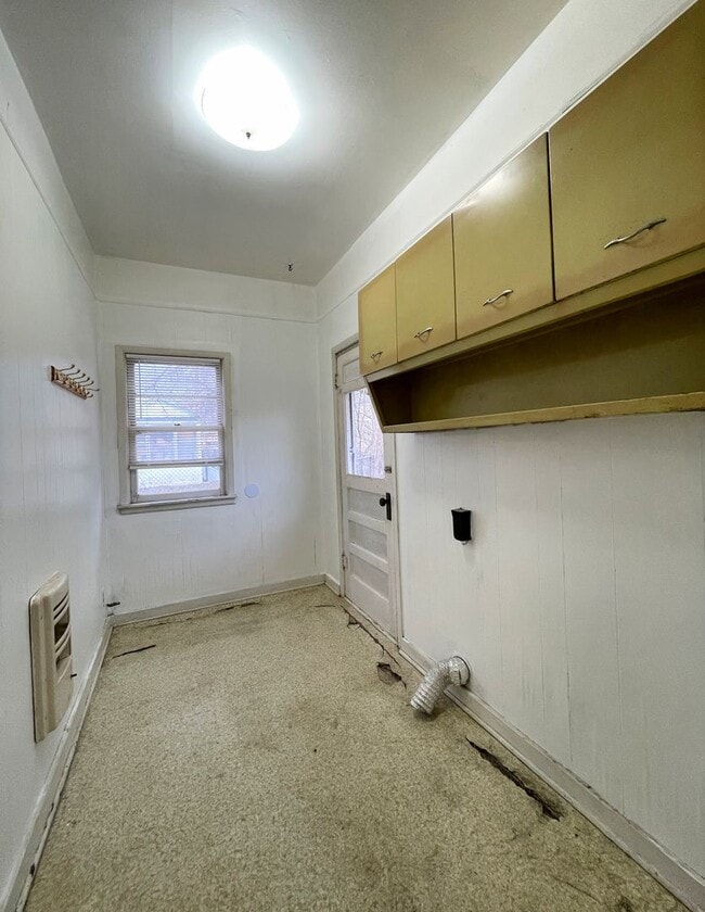 Building Photo - Spacious 2-Bed 1-Bath House