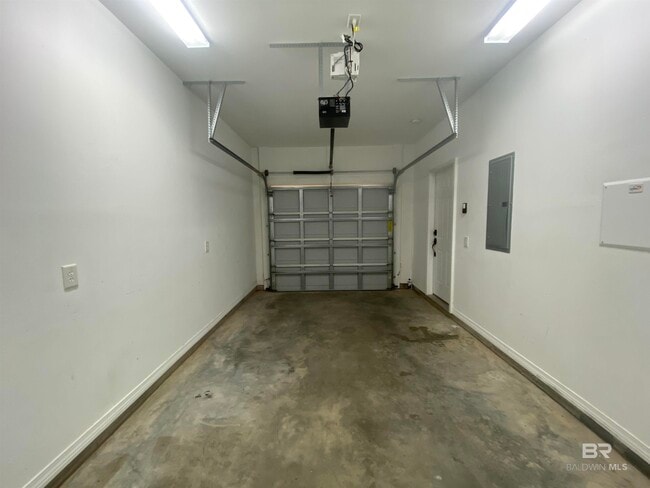 Building Photo - 33171 Stables Dr