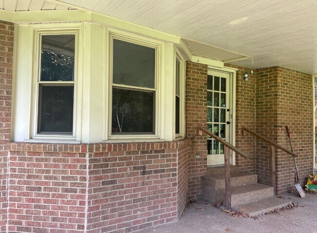 Building Photo - 5845 Franklin Rd
