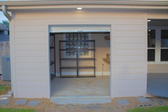 Building Photo - 29607 Legends Green Dr