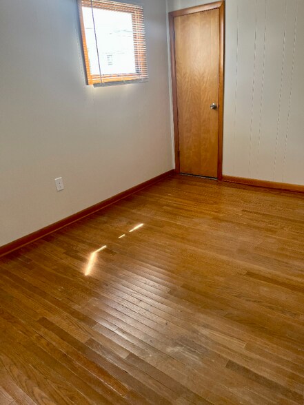 Building Photo - 323 Brook St