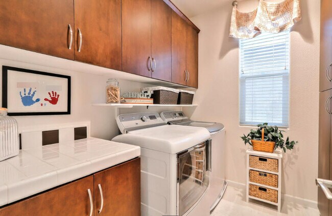 Building Photo - 33 Angra Way