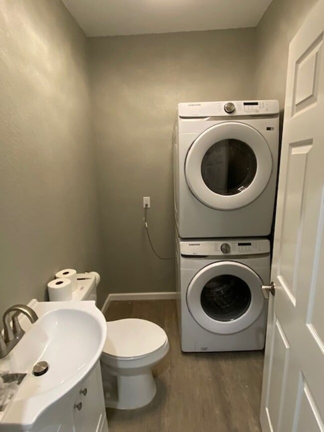 Building Photo - Adorable 3 Bedroom Home in Downtown Bentonville!