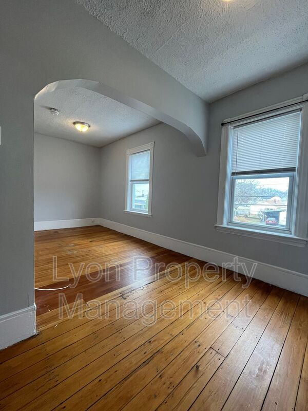 Building Photo - 276 Hunt St