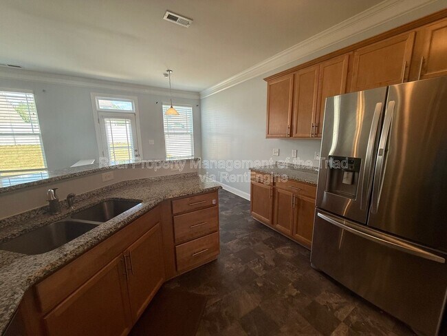 Building Photo - 2211 Talon Dr