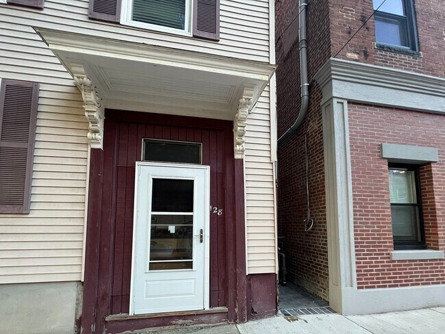 Building Photo - 126 Everett St