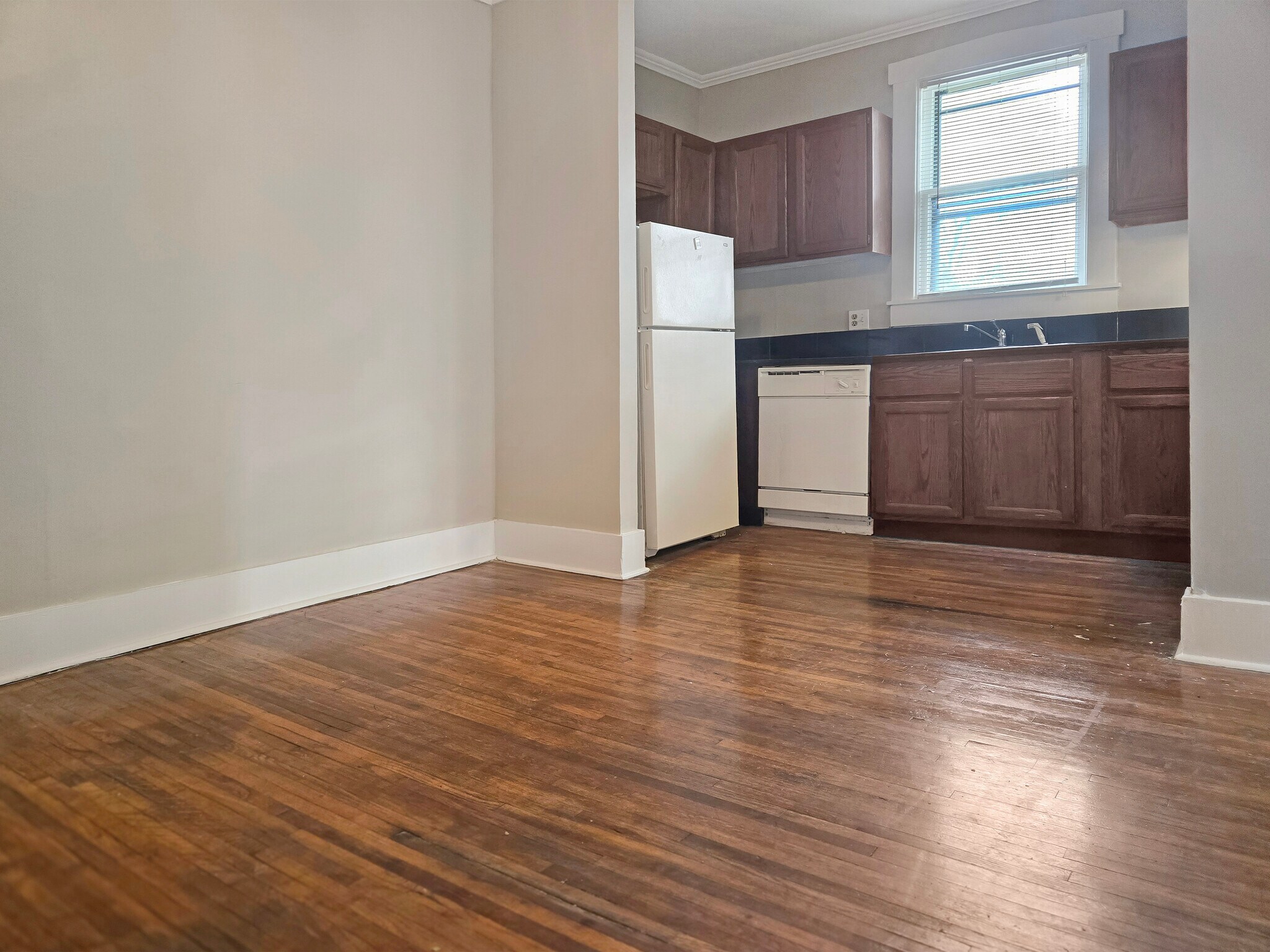 Building Photo - 1534 N Parkway