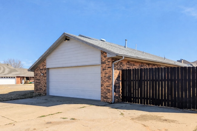 Building Photo - Spacious Home Near Tinker AFB with Storm Shelter & Wood Privacy Fence!