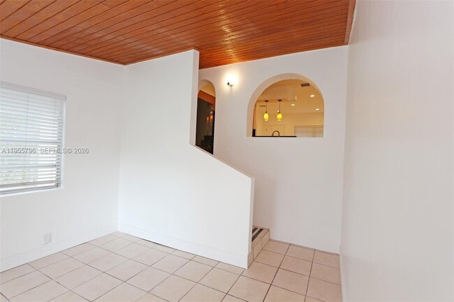 Building Photo - 2746 SW 32nd Ct