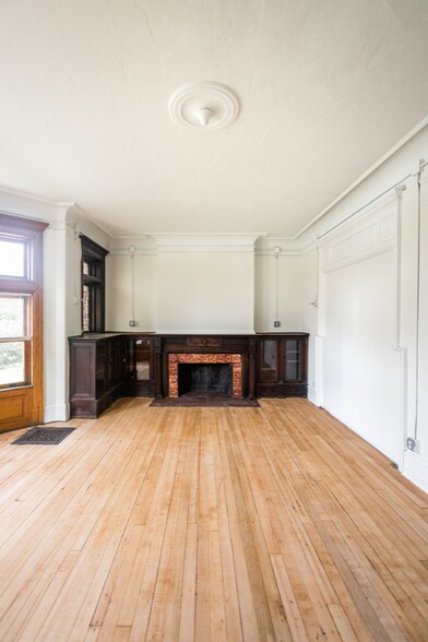 Building Photo - 223 E Ferry St