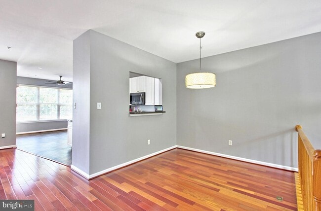Building Photo - 9902 Woodview Dr