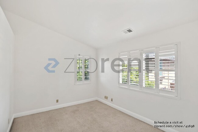 Building Photo - 742 Creekside Ct