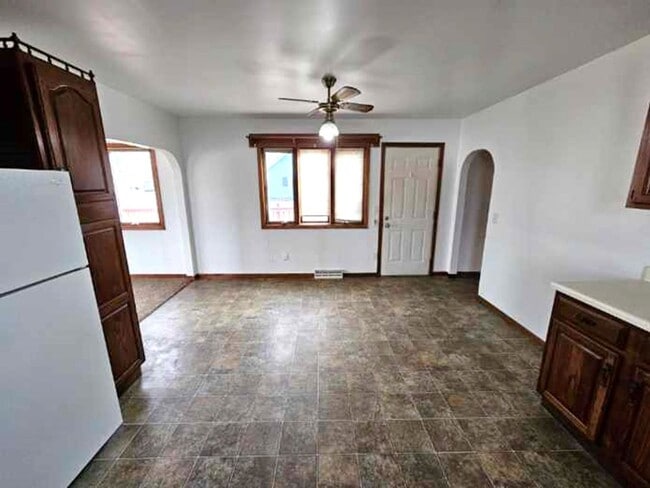Building Photo - 3 Bedroom, 2 Bath House With All the Charm and Space You Need!