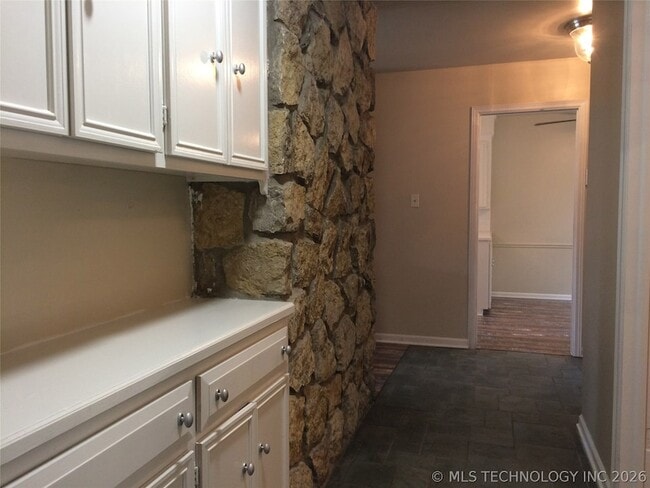 Building Photo - 4912 S Knoxville Pl