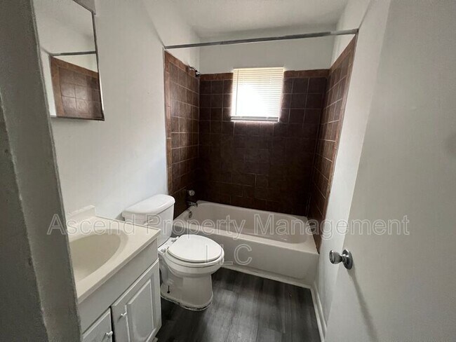 Building Photo - 1206 Sholar Ave