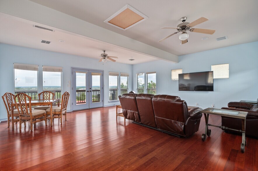 Additional room above garage - 500 Sinclair Dr
