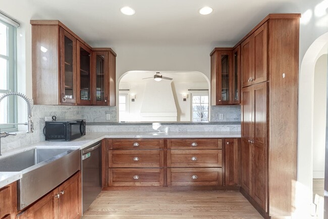 Building Photo - 3-Bed + 2-Bath Home | Midtown Ventura | Unfurnished