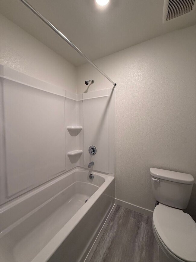 Building Photo - 4 Bed 2.5 Ba 2 Story 2 Car