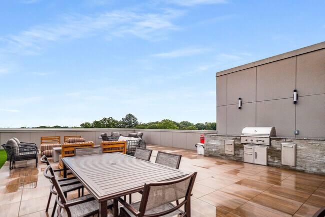 Building Photo - 112 Rogers St NE