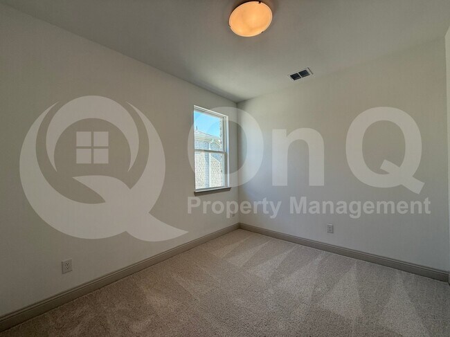 Building Photo - 904 Santa Lucia Dr