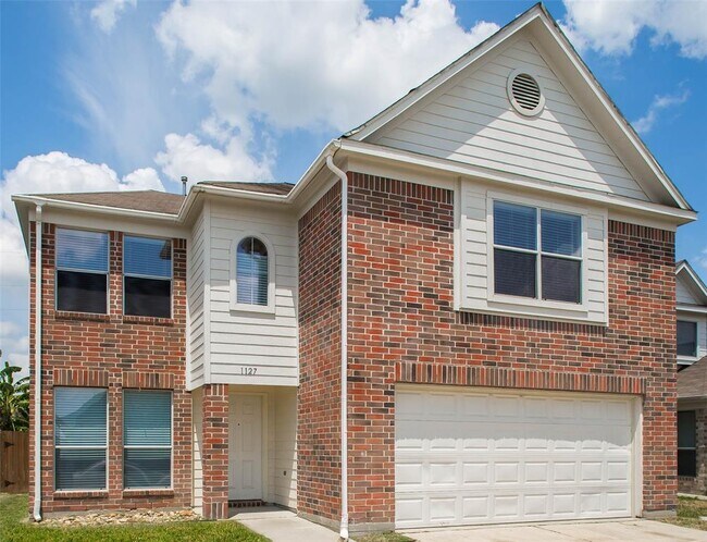 Building Photo - 1127 Laurel Chase Tr