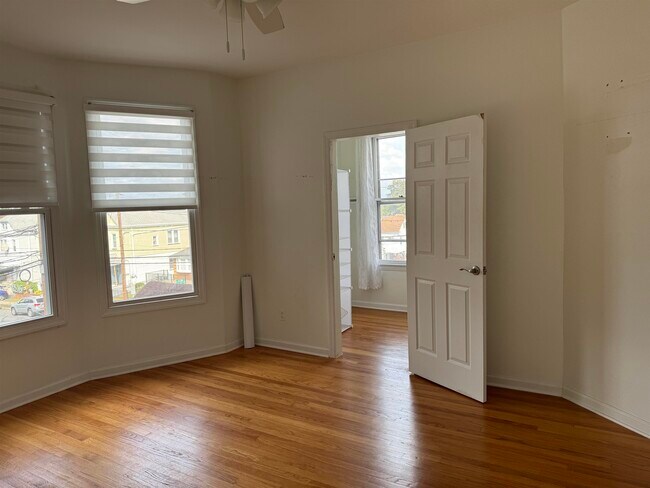 Building Photo - 143 W 2nd St