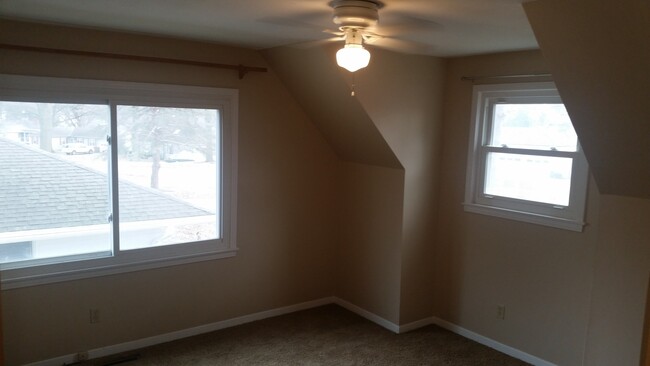 Building Photo - Large 5 Bedroom Nall Hills Home