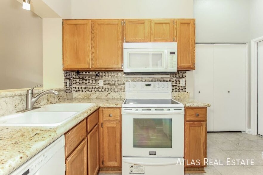 Building Photo - 1365 N Culpepper Ave