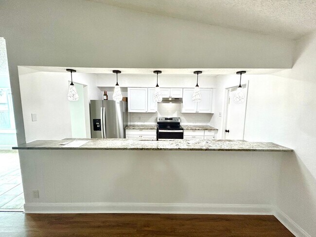 Building Photo - *COMING SOON* 3BR/2BA with Fireplace & 2-Car Garage!