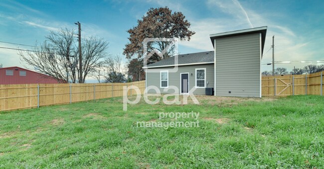Building Photo - $1515! Beautiful Corner lot home in Fort Worth! Available NOW!