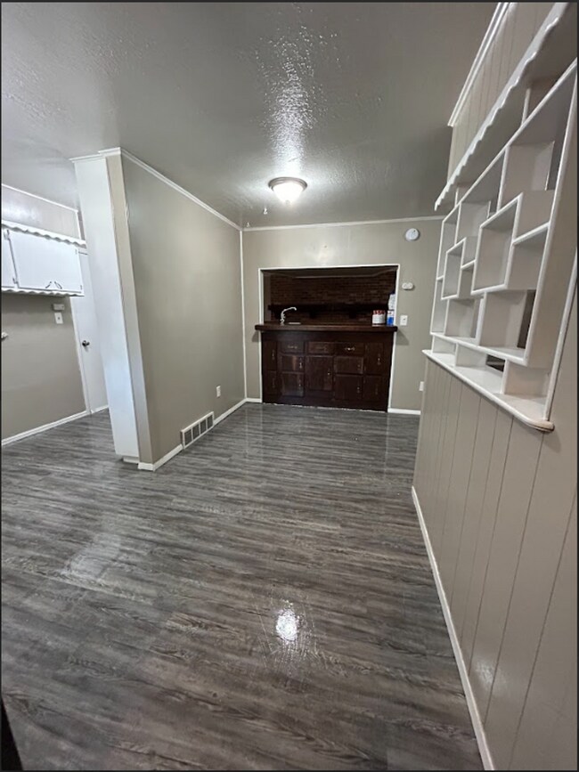 Building Photo - 3101 Del Rancho Rd