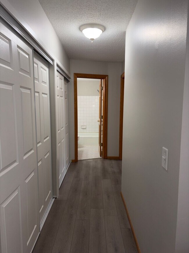 Building Photo - 706 Old Settlers Trail