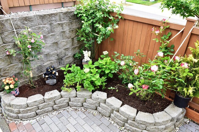 Building Photo - 19812 37th Dr SE