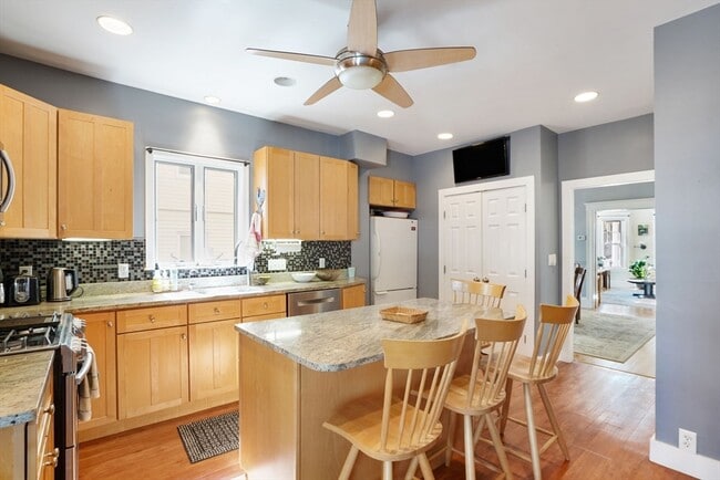 Building Photo - 67 Ossipee Rd
