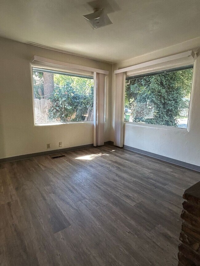 Building Photo - 1020 Warner St