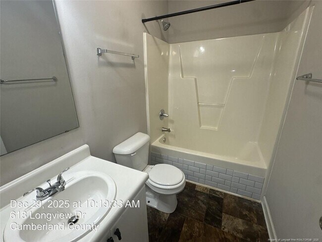 Building Photo - 618 Longview Dr