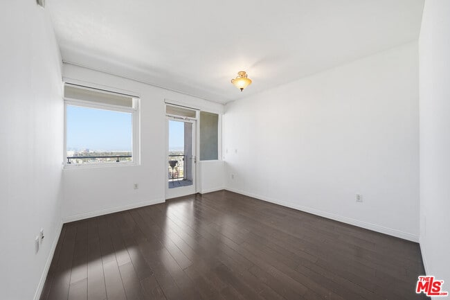 Building Photo - 3785 Wilshire Blvd