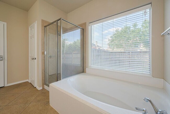 Building Photo - 2206 Grand Shore Ct