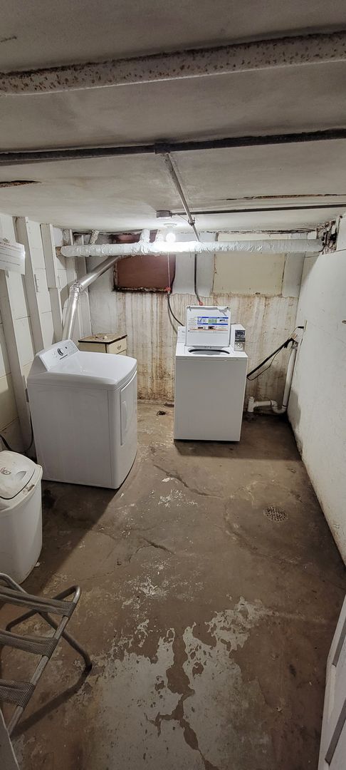 Building Photo - 2107-2107 E 5th St