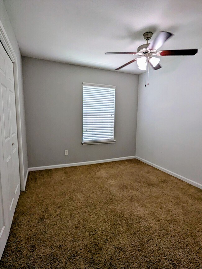 Building Photo - 7661 Fallbrook Dr