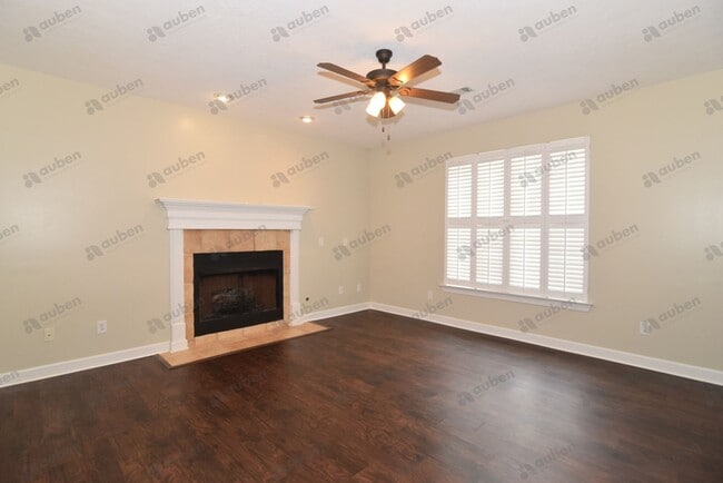 Building Photo - $1,950 - 4 bed/2.5 house for rent in Evans, with fenced back yard!