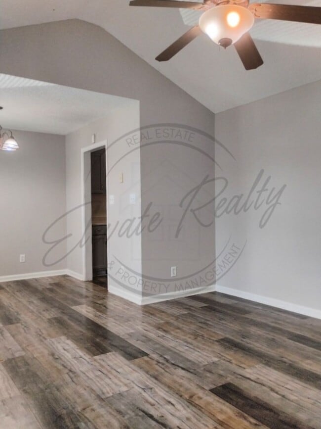 Building Photo - ON SPECIAL! Charming 3 Bedroom Ranch in Cl...
