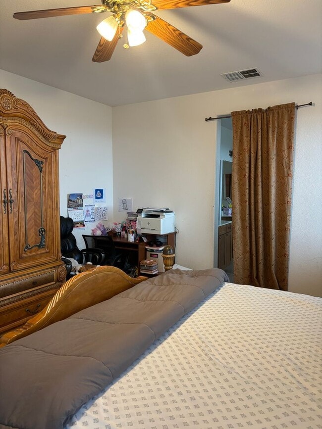 Building Photo - Pittsburg 4 bd, 2.5 ba charming home in excellent location!